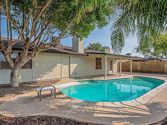 5th image of 1525 W El Alba Way