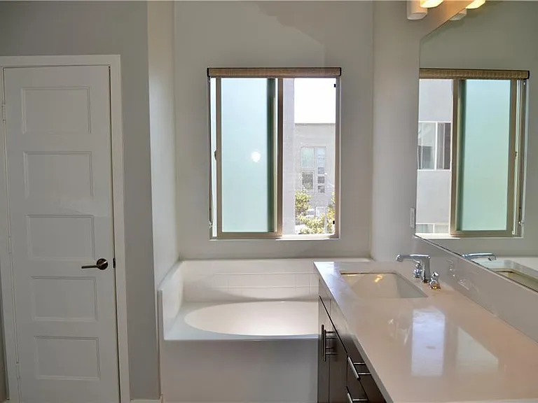 1500 W Artesia Sq #A — Photo 16