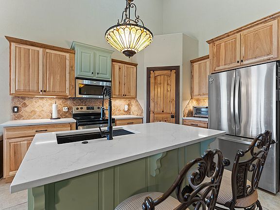5th image of 4017 N Meadow View Dr