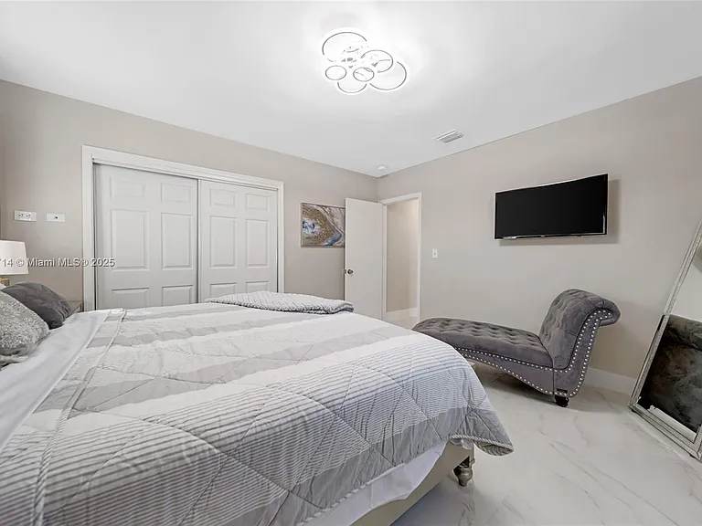 241 Oceanic Ave — Photo 35