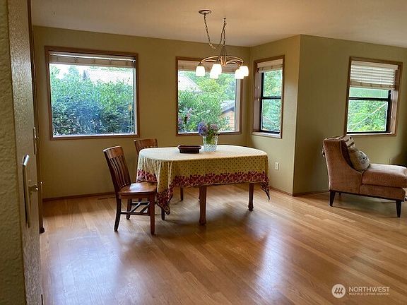 4th image of 1825 Lenox Court NW