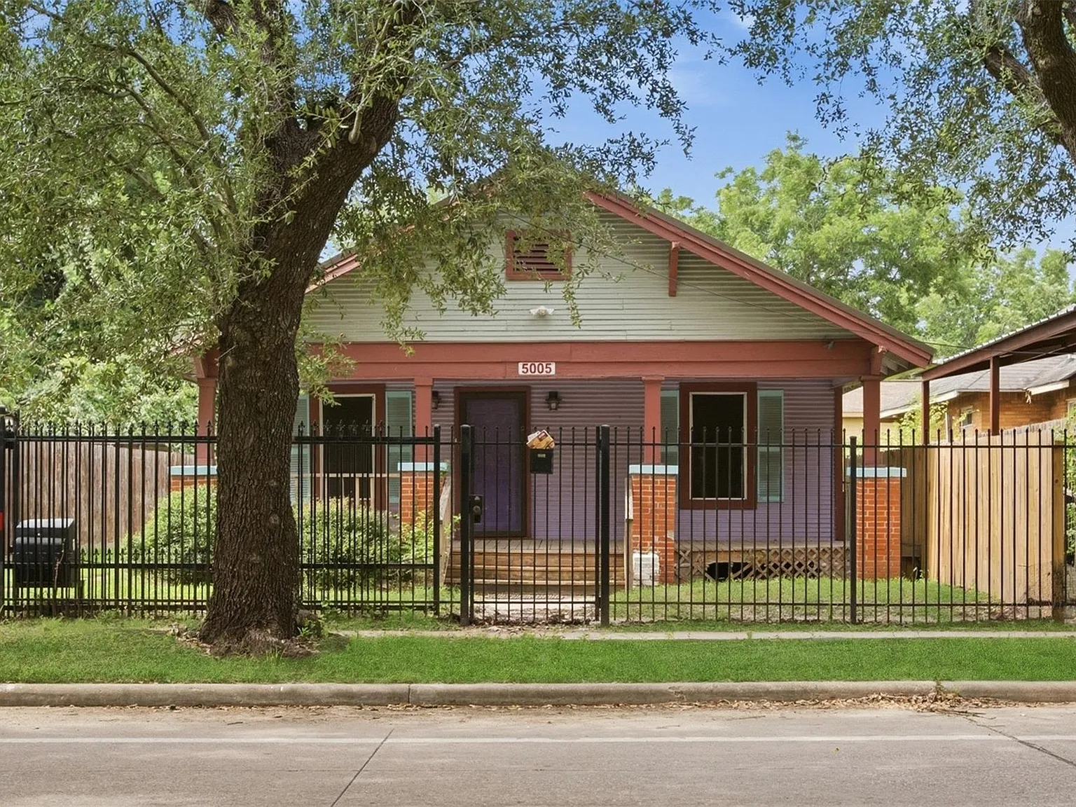2 bed, 1.0 bath, 1320 sqft, $1,400 — Photo 1