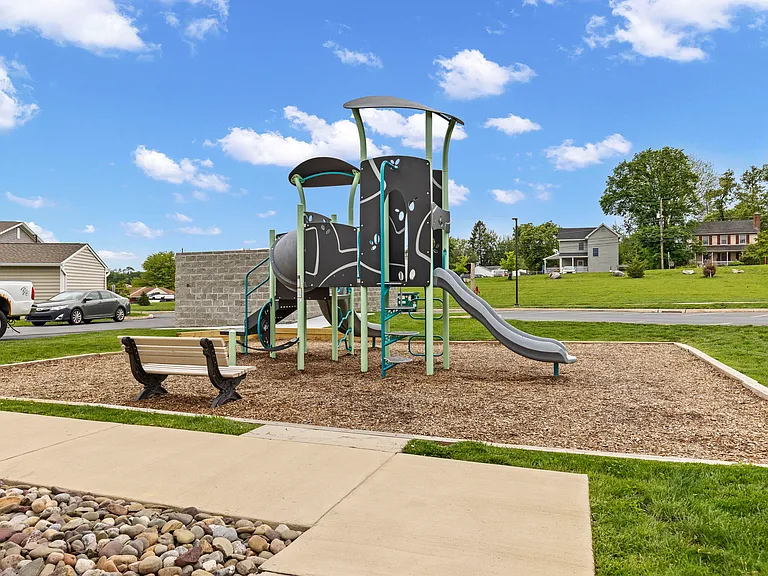 French Park Apartments — Photo 25
