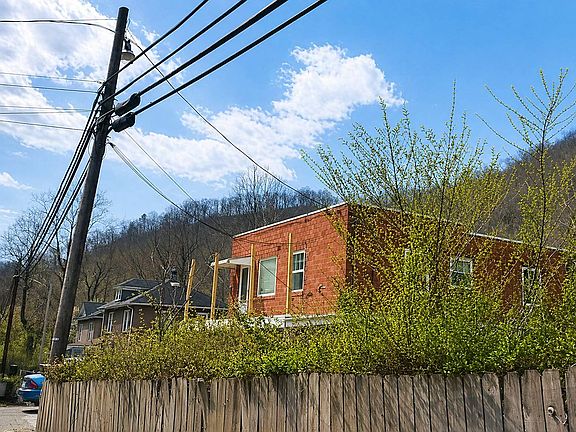 3rd image of 485 Riverside Dr