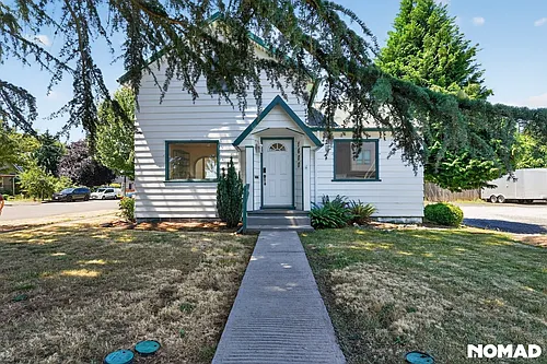 1600 Columbia St Photo 1