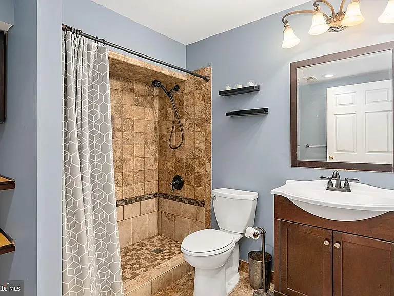 17 Whitestone Dr — Photo 31