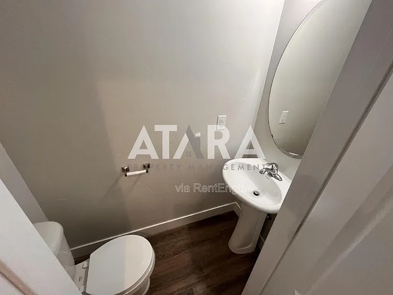 291 E Grace Ln — Photo 12