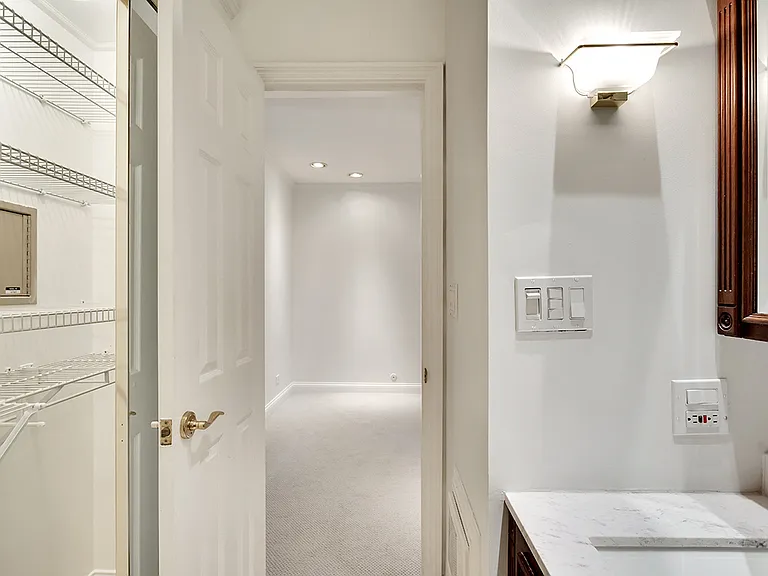 1228 N Dearborn St #2 — Photo 31
