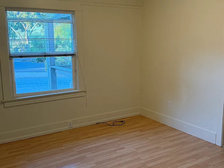1276 Bond St — Photo 6