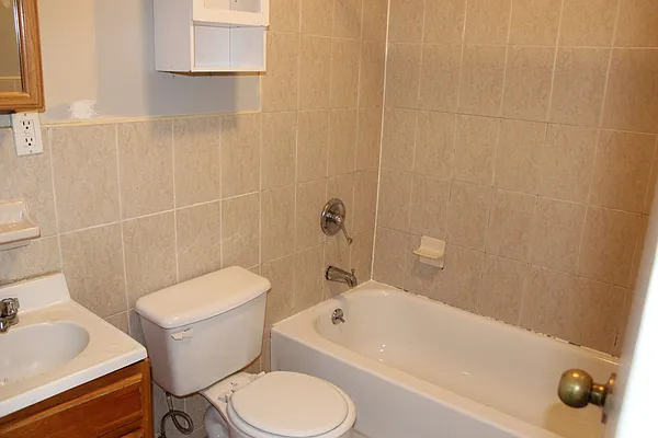 Rented by Premier Metro Realty Corp | media 24