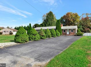 4175 Oliver Ln, Upper Chichester, PA 19061