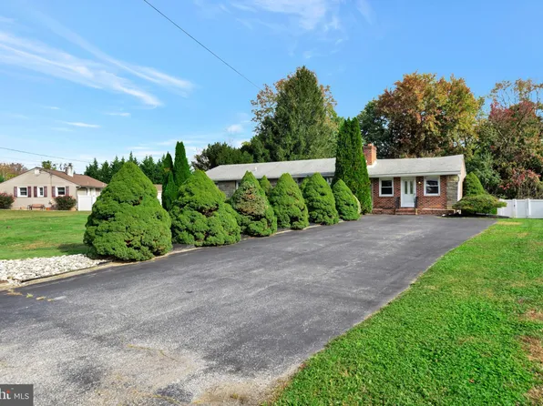 4175 Oliver Ln, Upper Chichester, PA 19061