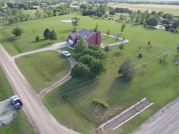 11401 E Hallmark Cir, Derby, KS 67037