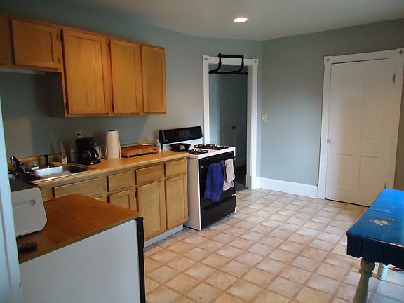4th image of 2445 East Ave #1/2