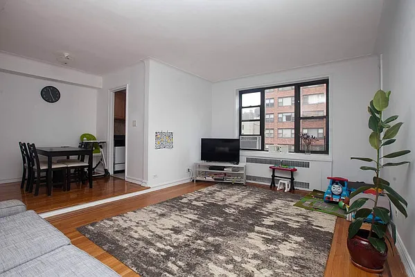 Rented by NYC Holdings Management | media 33