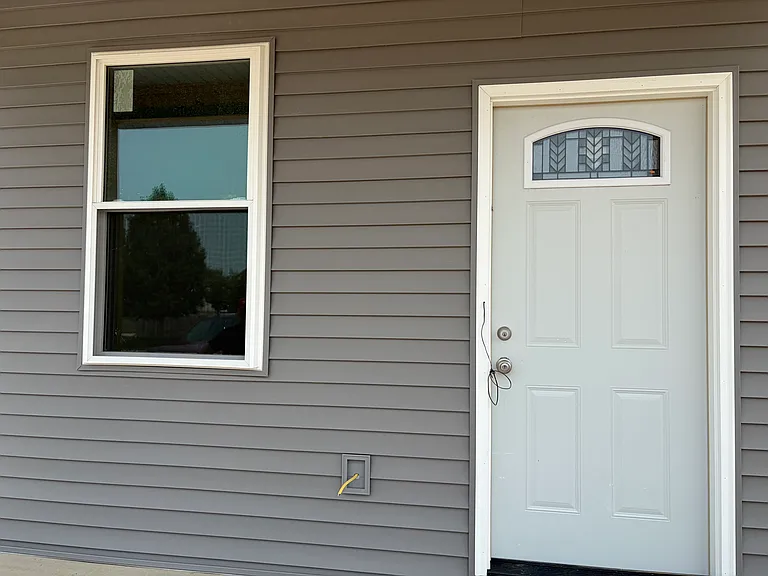 2819 Goldenrod Ln — Photo 2