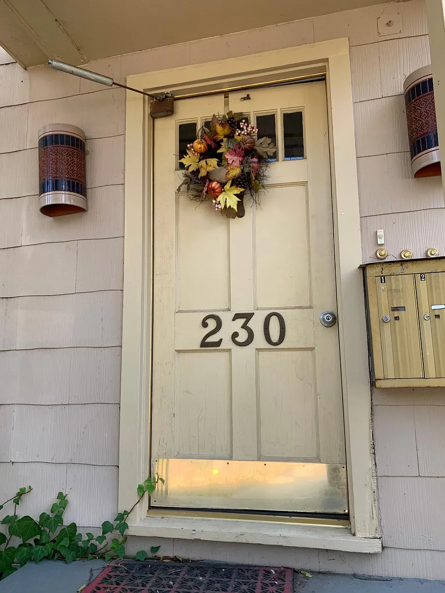 Building Photo - 230 E Mulberry Ave