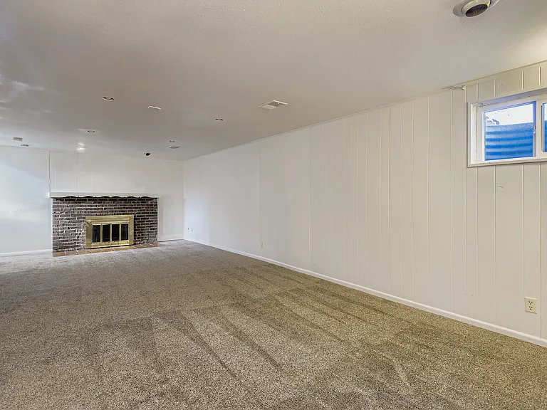 Spacious living room
