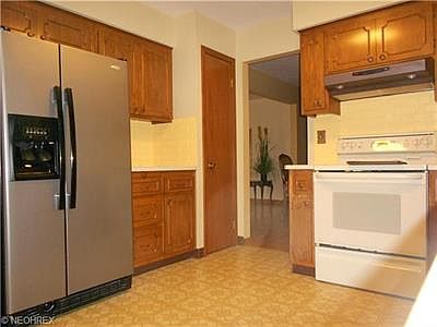 5th image of 8304 Pin Oak Dr