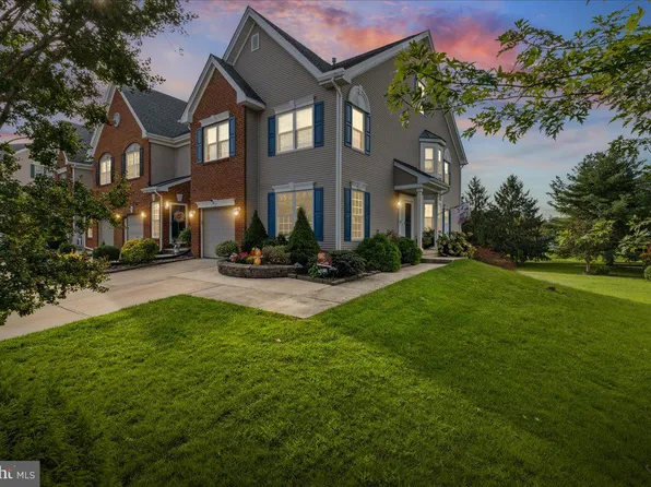 19 Augusta Ln, Blackwood, NJ 08012