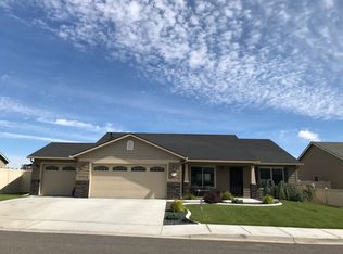 1574 W 44th Pl, Kennewick, WA 99337