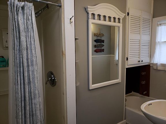 4th image of 109 Ellis Ave #B
