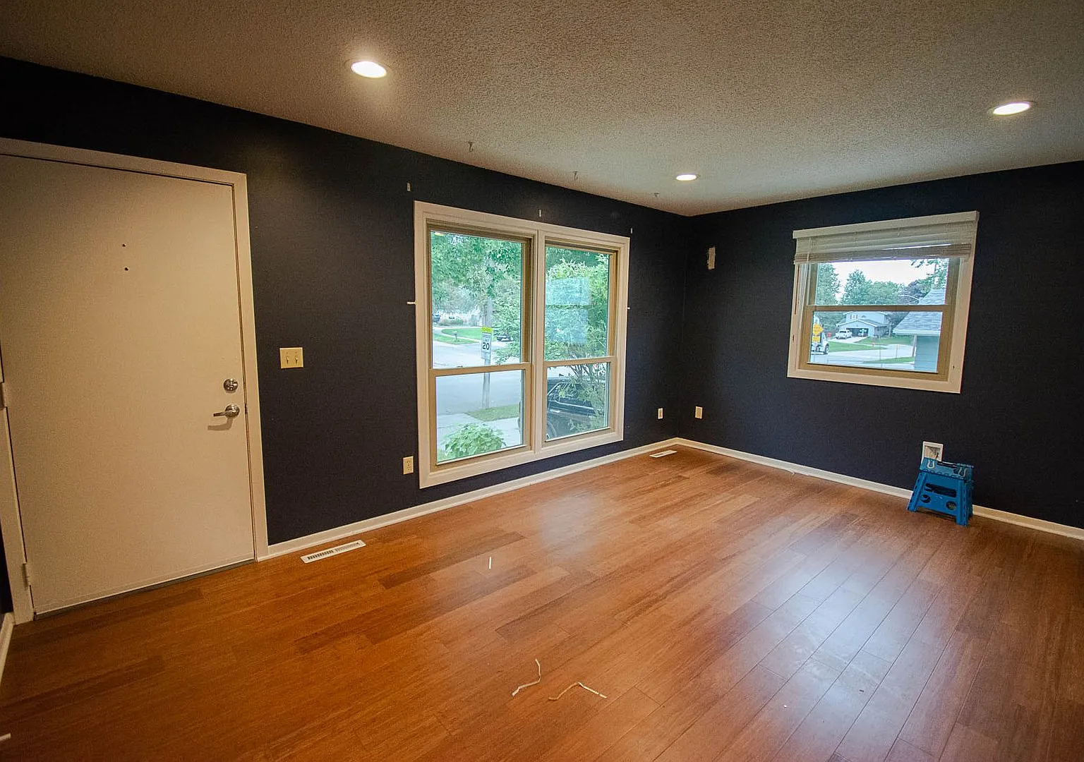 Charming NW Ranch with 2-Car Garage — Photo 3