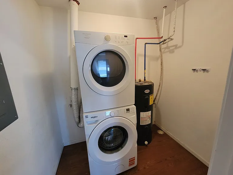 316 E Davis St #C — Photo 10