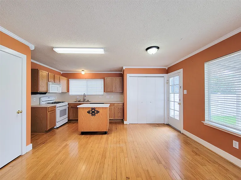 9607 Farrell Dr — Photo 14