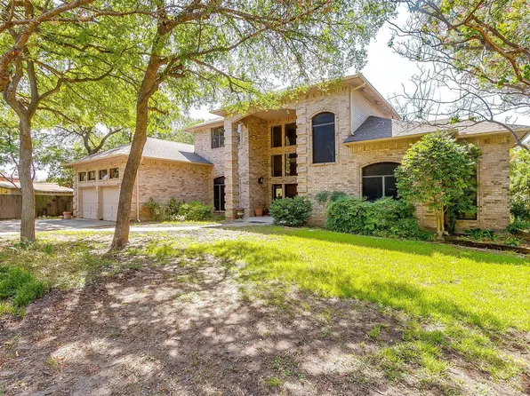 9433 Dickson Rd, Fort Worth, TX 76179
