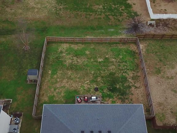 3rd image of 1170 Castlewood Dr