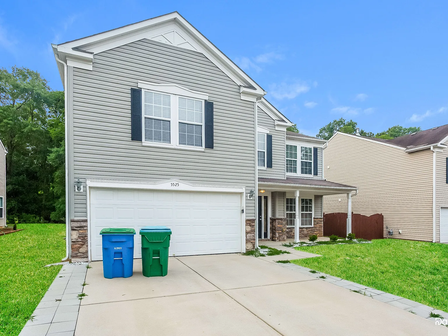 3 bed, 2.5 bath, 3290 sqft, $2,445 — Photo 2