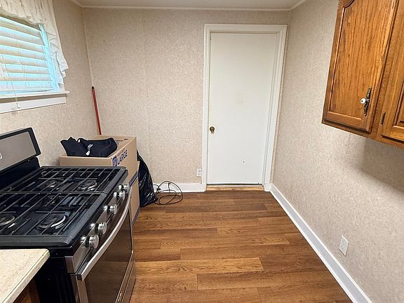 5th image of 167 Phelps Rd