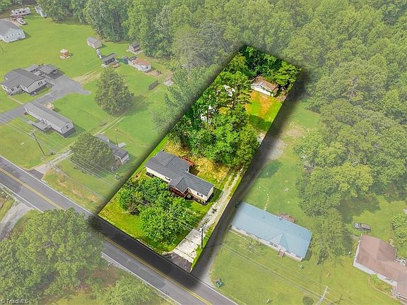 3rd image of 3673 Meadowbrook Dr