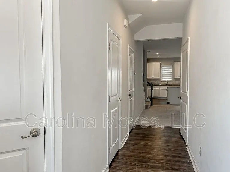 415 Huntingdale Pl — Photo 2