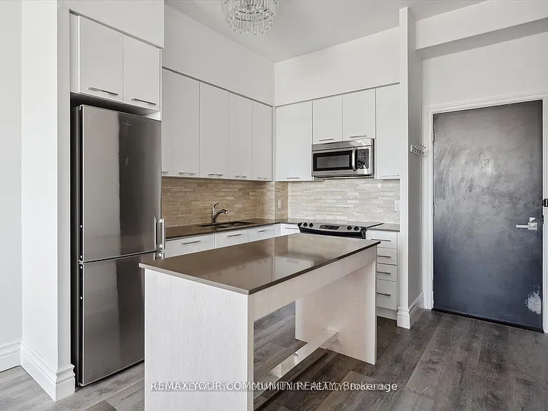 9471 Yonge St #230 — Photo 6