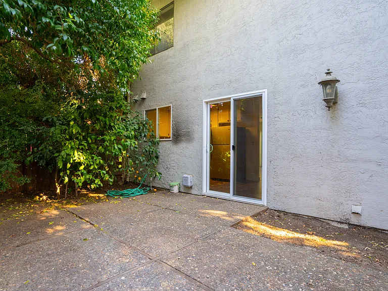448 Lilac Ct — Photo 28