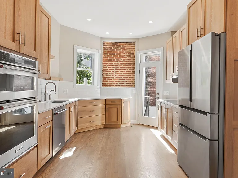 706 12th St NE — Photo 9