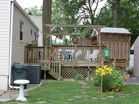 Deck & Jacuzzi