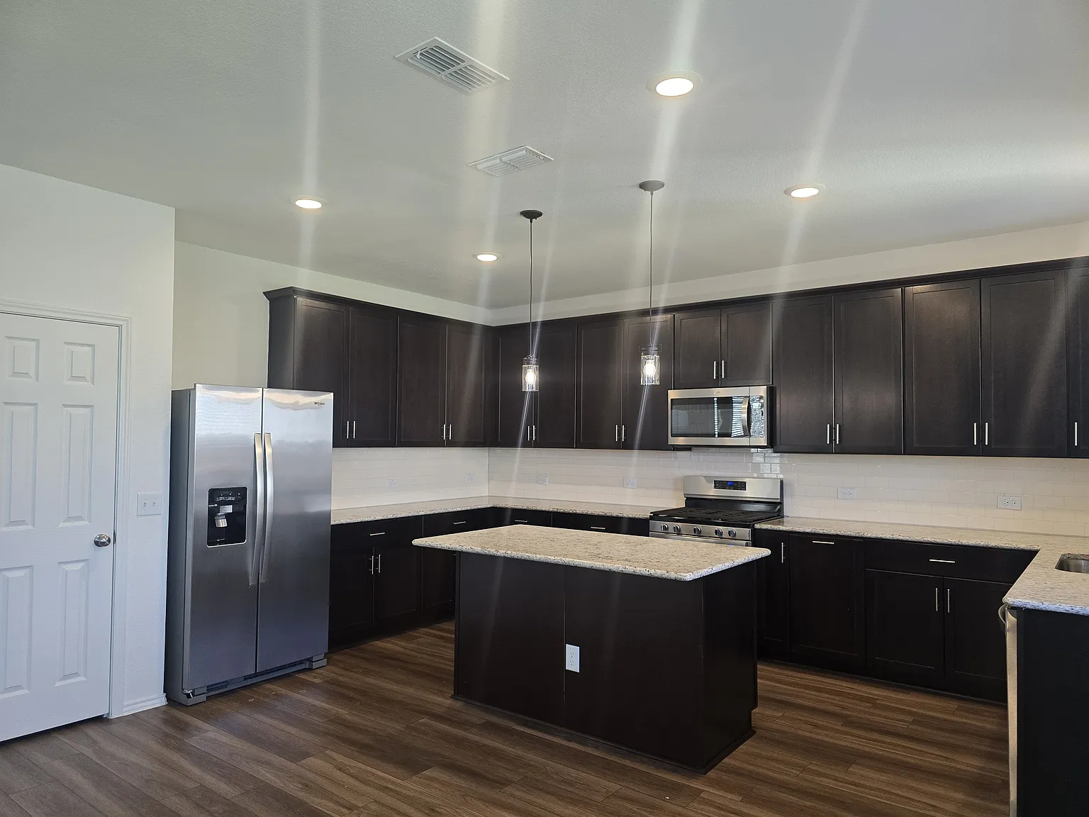 4 bed, 2617 sqft, $2,490 — Photo 2