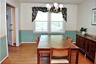 Dining room with chair rail