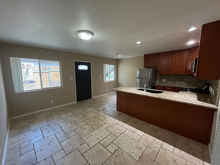 5065 W Point Loma Blvd #C — Photo 32