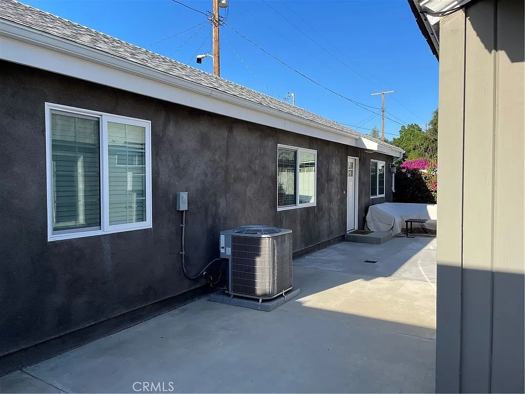 3 bed, 1200 sqft, $3,500 — Photo 1