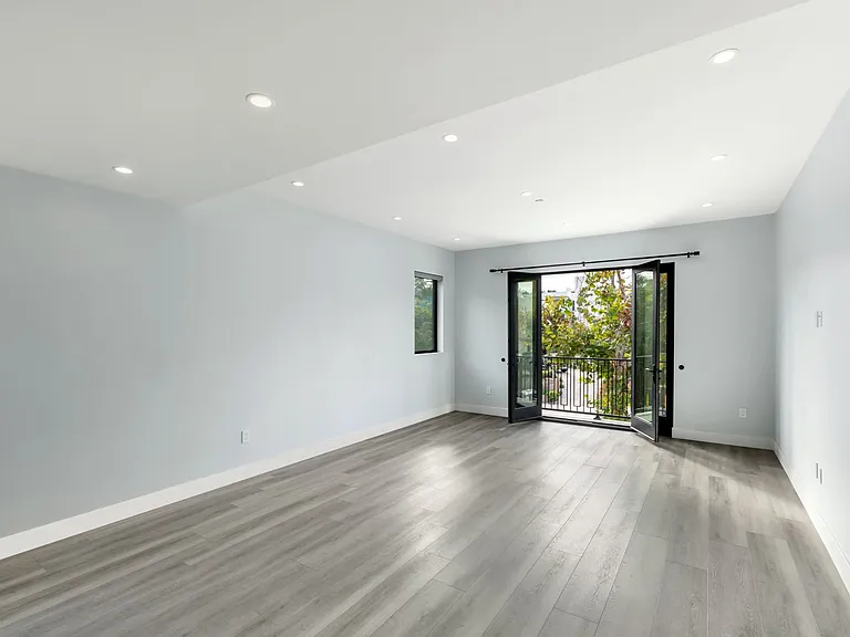 4815 Elmwood Ave — Photo 15