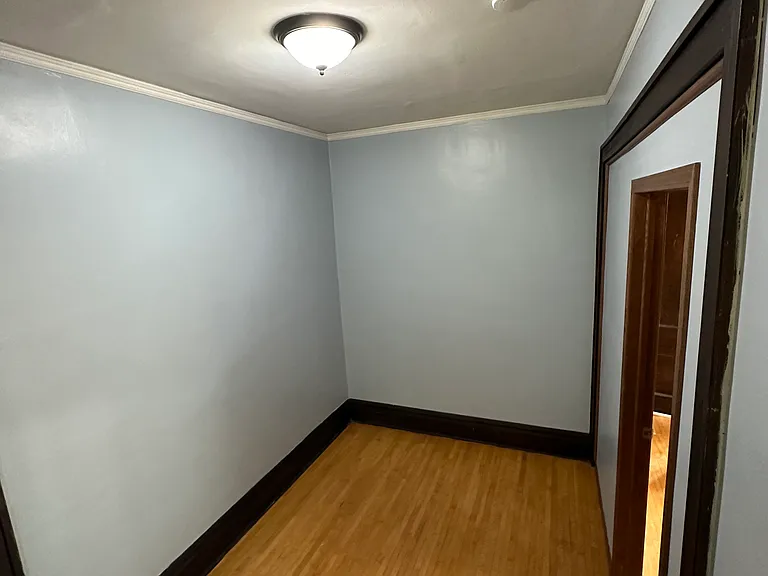 1606 James Ave N #2 — Photo 5