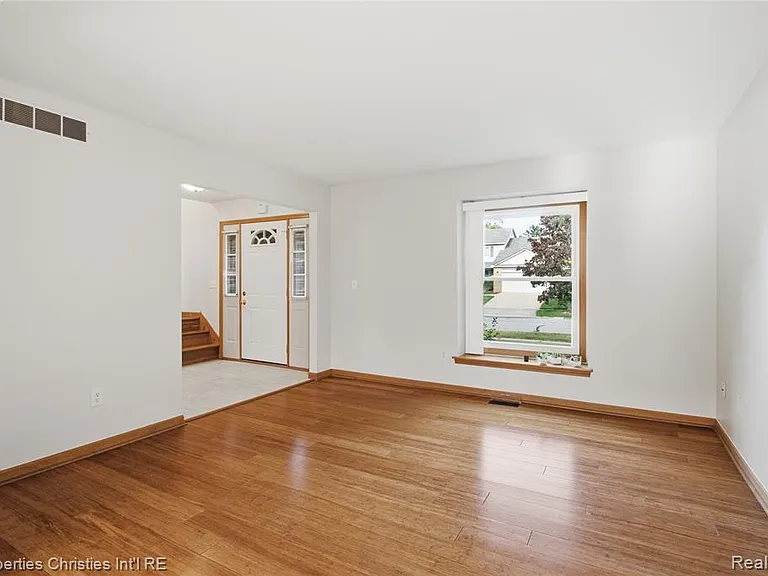 6474 Bedview Dr — Photo 10
