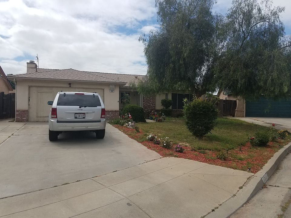 2nd image of 2537 N Cecelia Ave