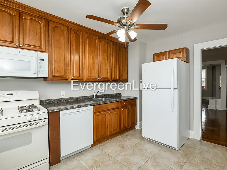 2837 Pelham Ave — Photo 9