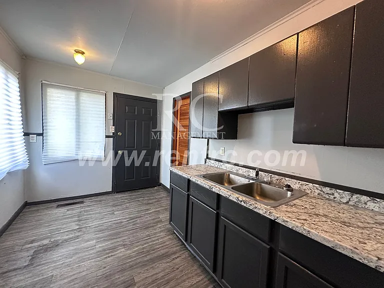 605 Pixley St — Photo 2