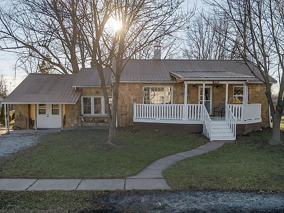 3rd image of 204 S Spring St